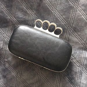 Brass knuckle clutch